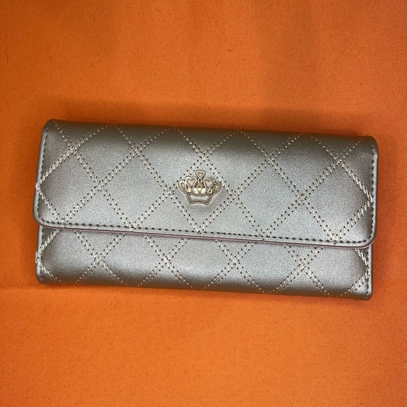 Brand New Wallet Handbags - ⚡️⚡️⚡️Elegant Silver Quilted Women's Wallet